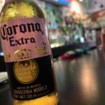 cenit_alejandra está tomando Corona en Gato negro/ León de los Aldama, Guanajuato - México