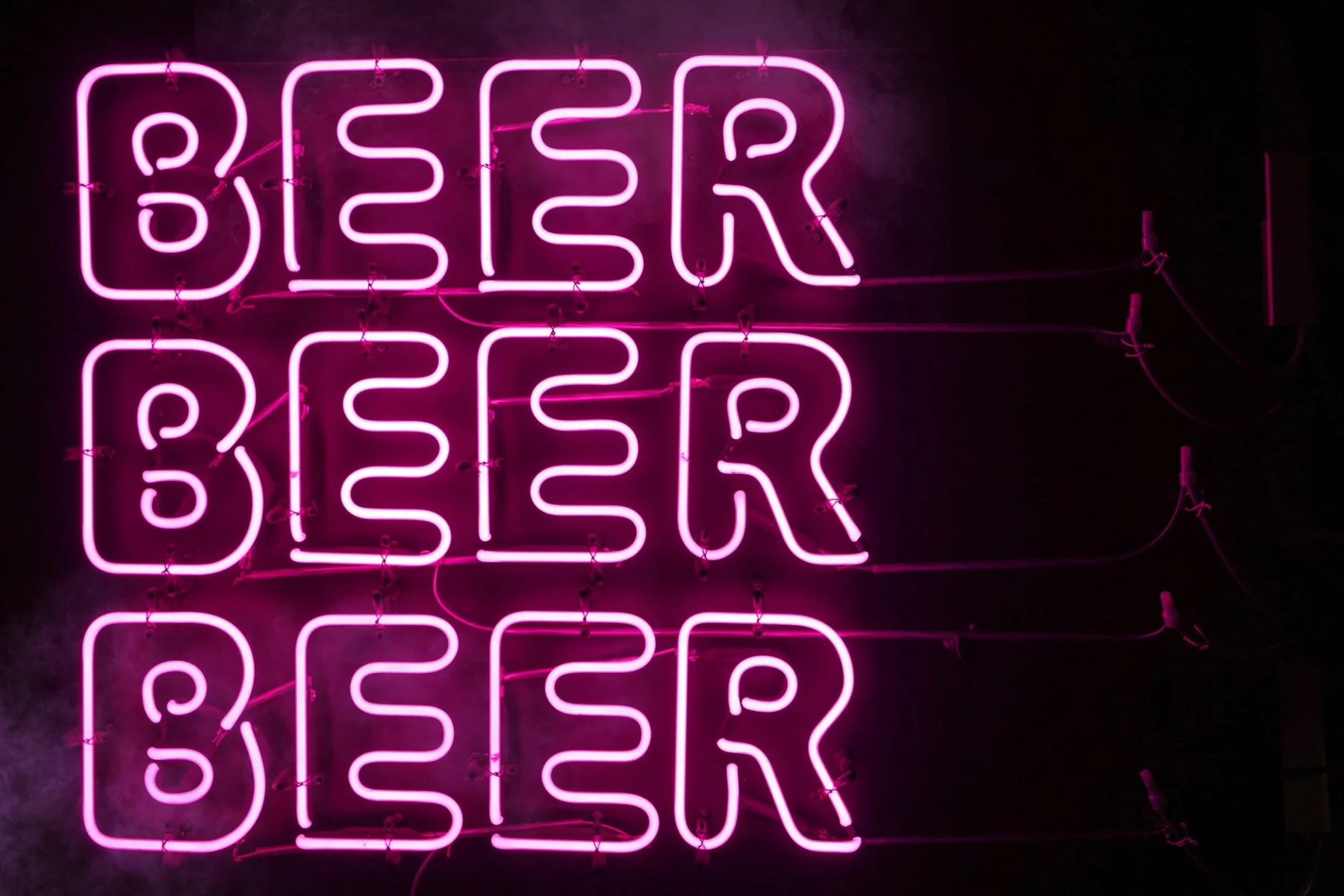 Decoración de pared en un rincón cervecero