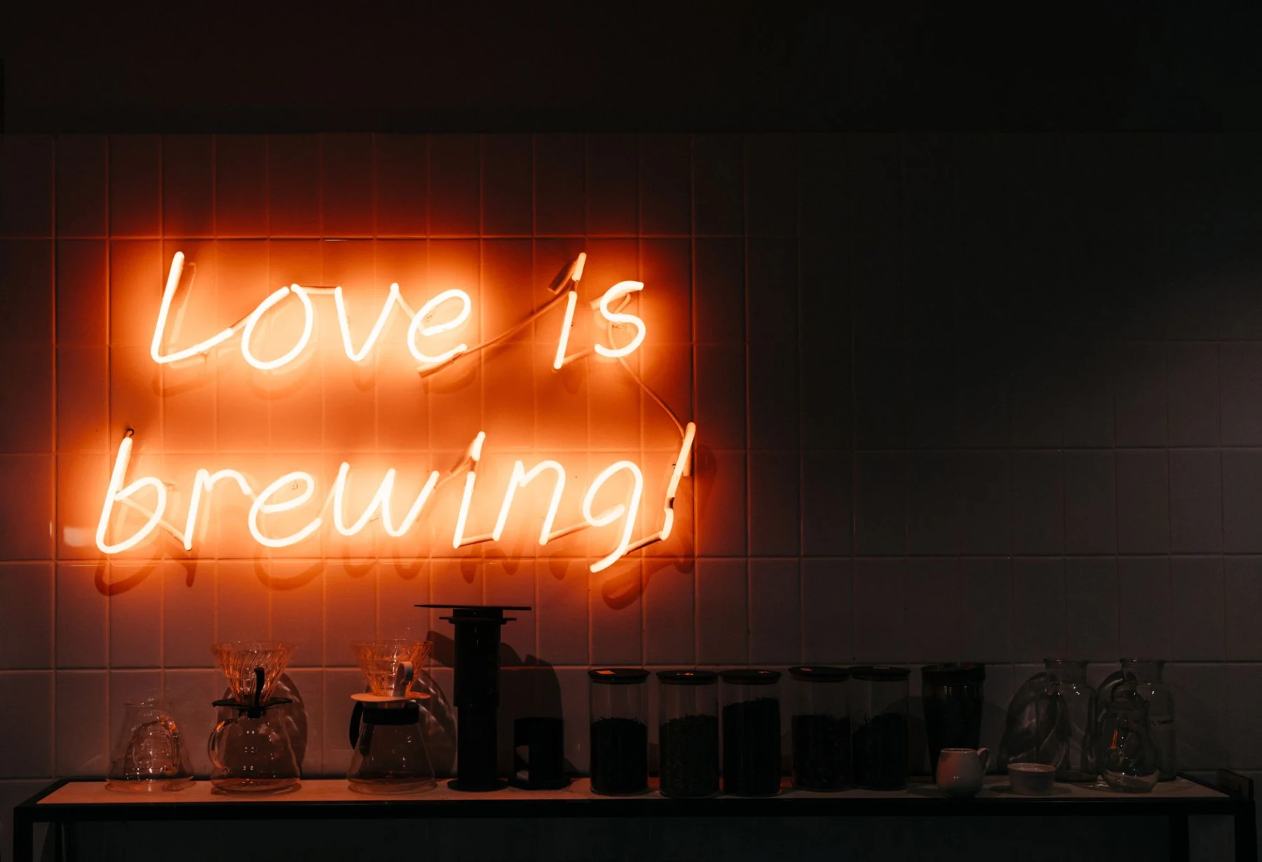 Letrero luminoso para un bar cervecero
