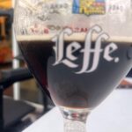cenit_alejandra está tomando Leffe Brune en Ambigú/ El Rinconín, Gijón - Asturias - España